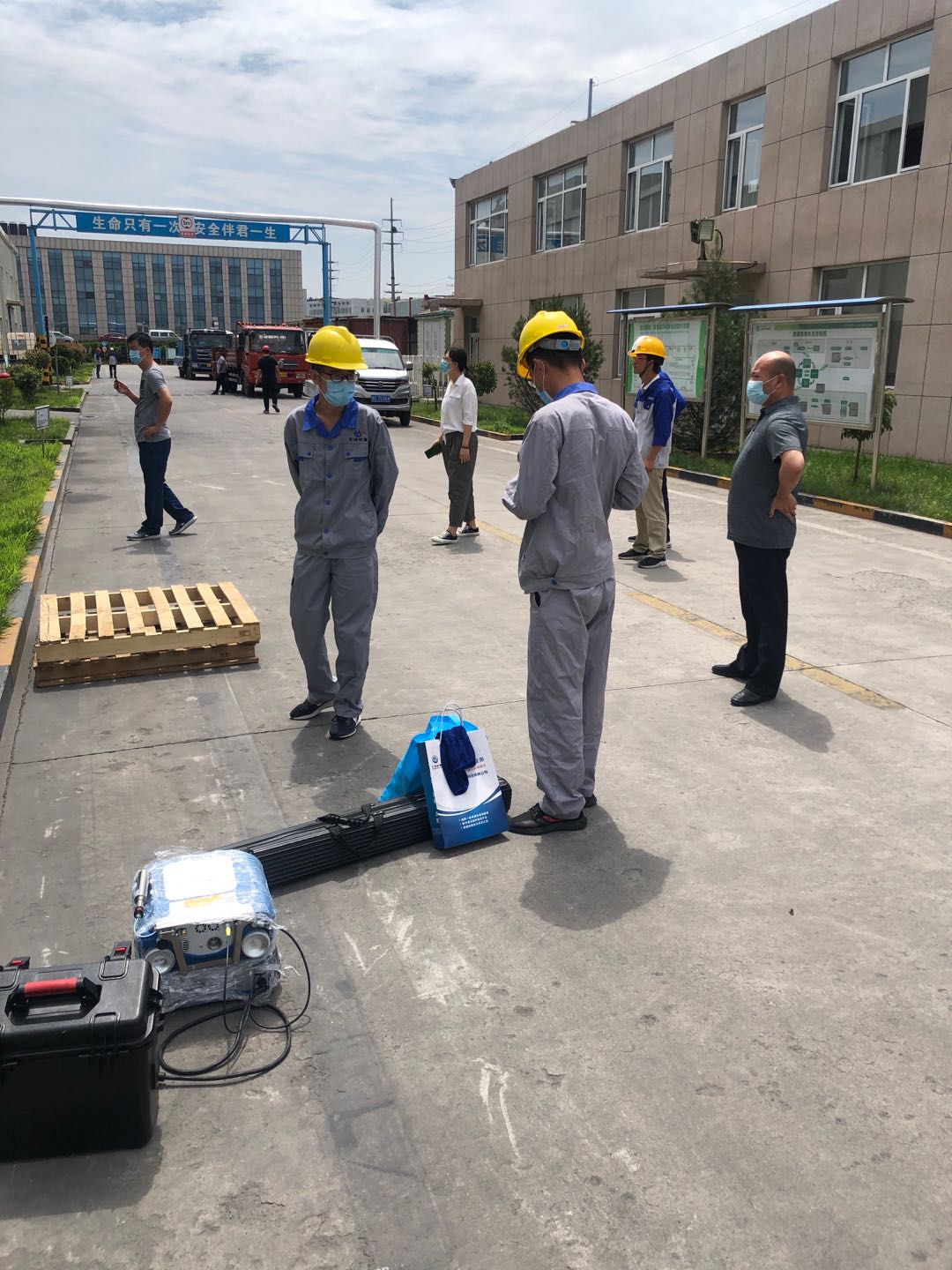 淄博市環保局監察科聯合執法科進行執法檢測